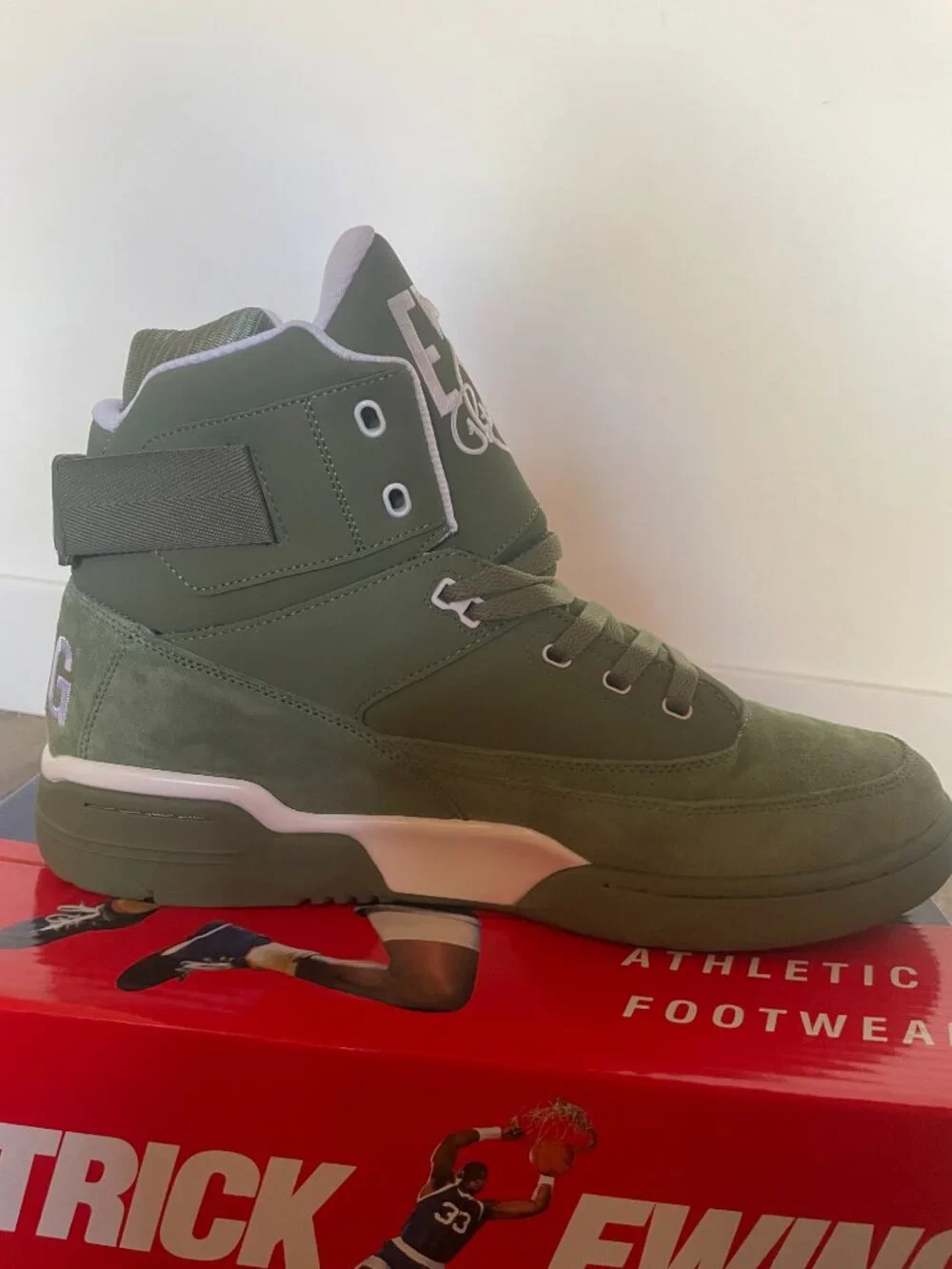 33 HI OG Basketball Shoes in Loden Green/White